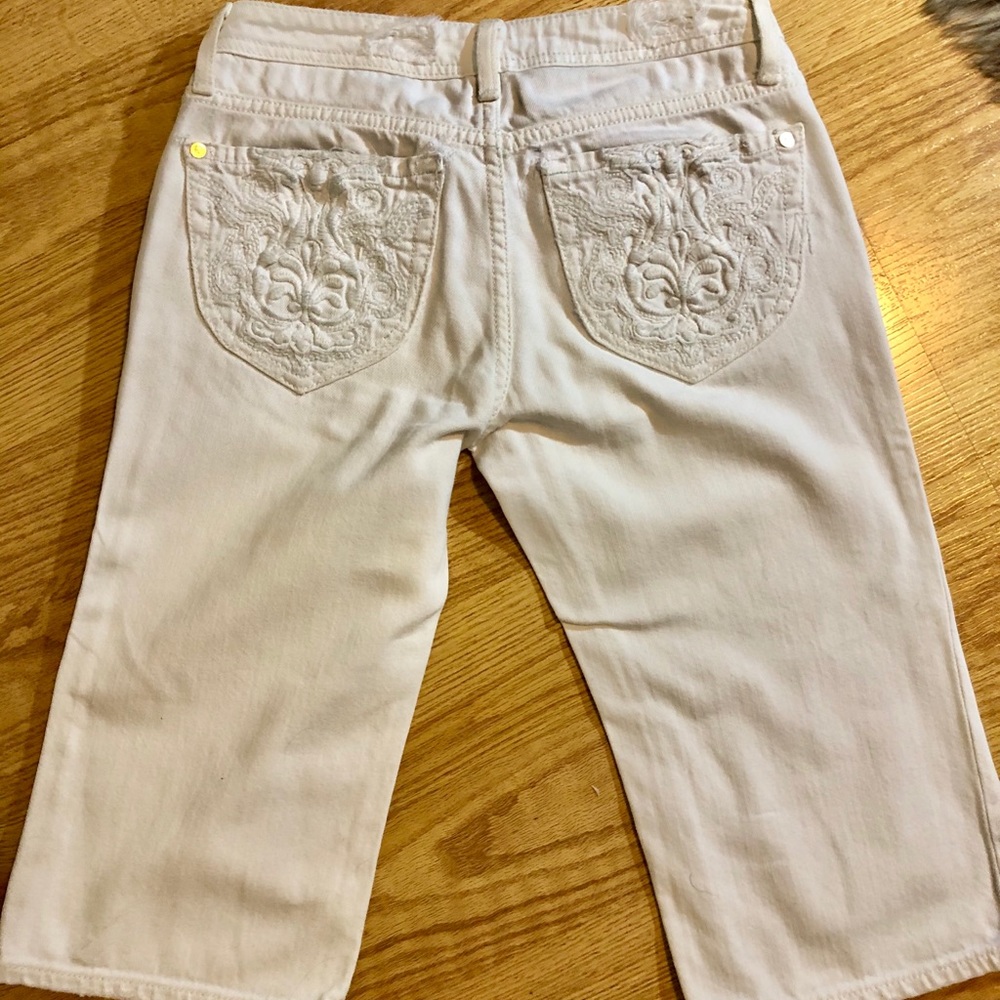 white distressed Marciano capris embroidery pocket